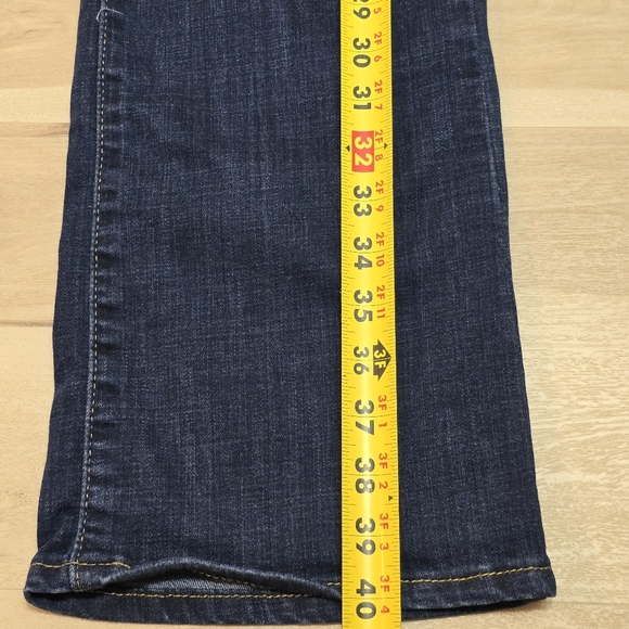 Levis Jeans Womens Size 6 W28 L32 Blue Classic Bootcut Dark Wash Denim MidRise - Picture 7 of 16